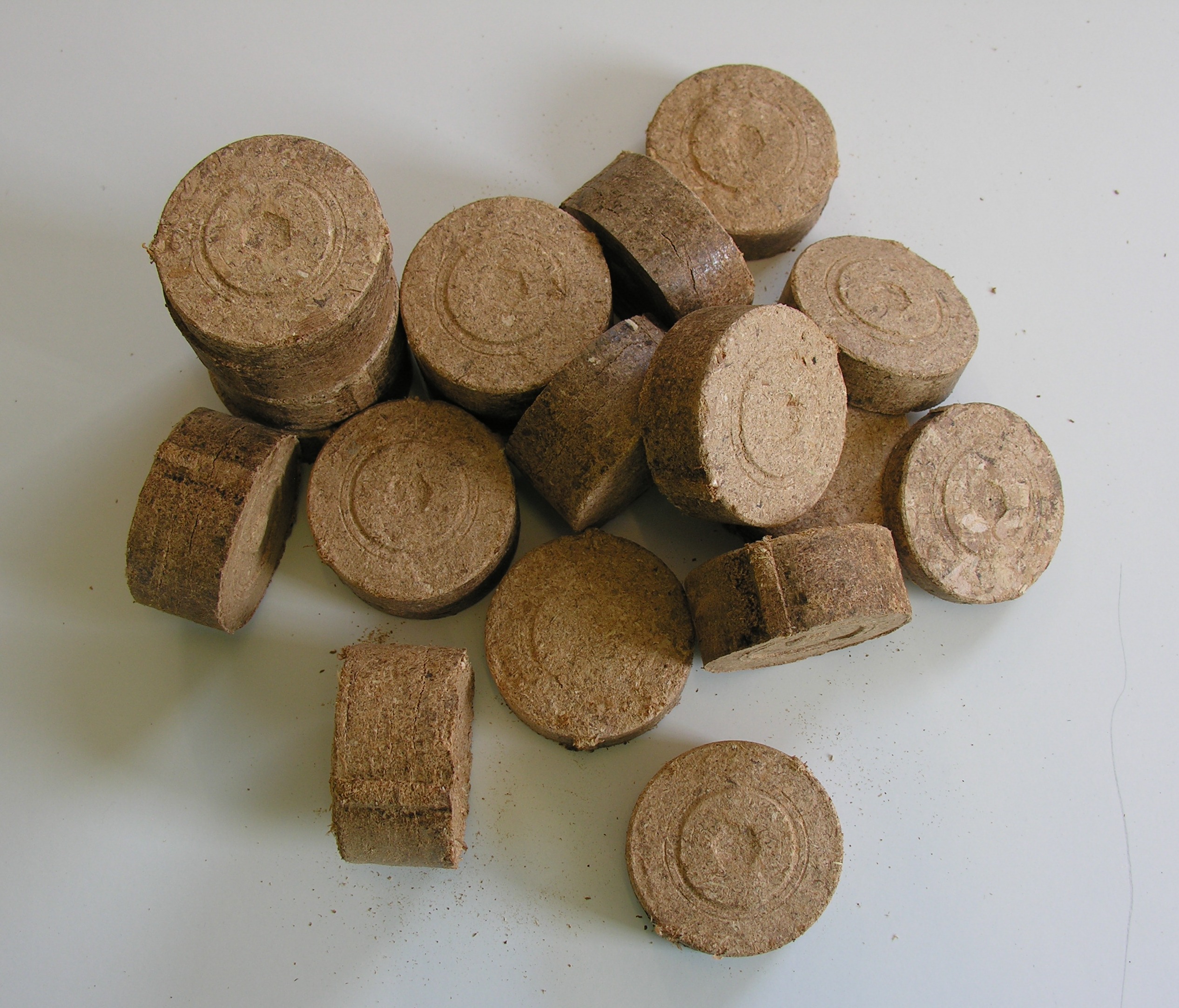 CEDAR BRIQUETTES