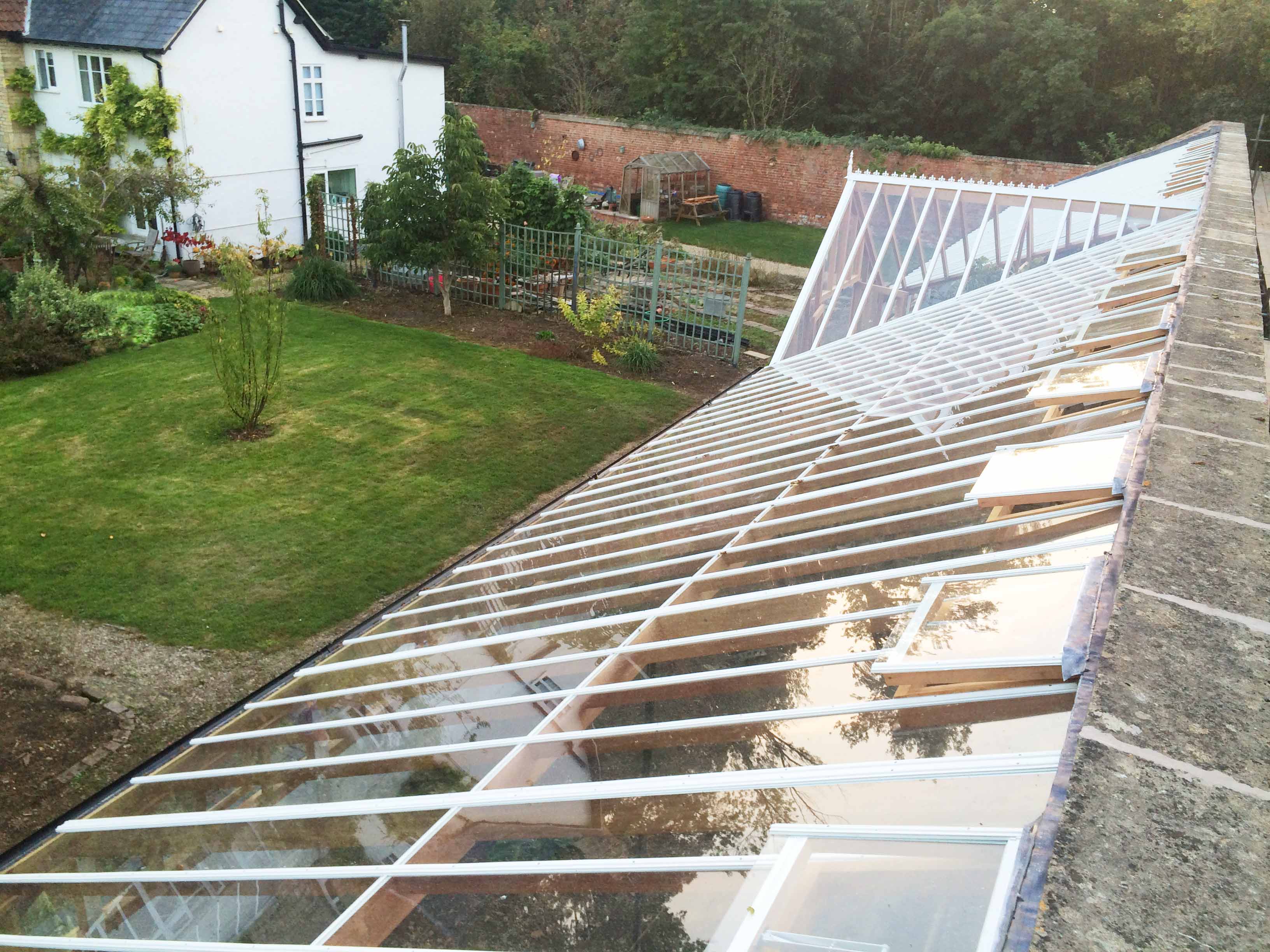 Greenhouse Maintinance Free Roof System